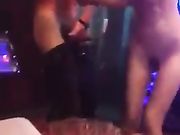 国际皇家会所小姐挺热情 在KTV就迫不及待提枪上马