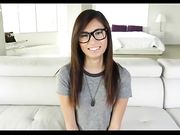 猛男最爱小姨子的迷人身材以及她那粉嫩的美穴