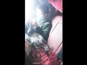 黑丝骚女友坐车旅途无聊车后座给我舔鸡巴