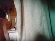 激情偷拍一起合租的清純妹子沐浴搽逼 貌似刮毛了