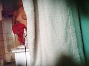 激情偷拍一起合租的清純妹子沐浴搽逼 貌似刮毛了