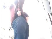 坐厕偷拍大冷天还穿短裤的美眉,为狼友们谋福利