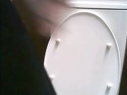 坐厕偷拍大冷天还穿短裤的美眉,为狼友们谋福利