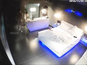 酒店偷拍逃课开房的大学美女被情人亲吻美臀爽的脱掉内裤坐上去就干 叫的真大声