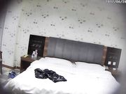 酒店偷拍小伙和身材苗条妹子激情啪啪 玩的花样还挺多