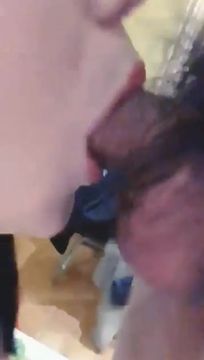 白嫩网红主播跟狼粉直播口爆性爱视频外泄