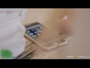 带着玫瑰花去看望我新交的女朋友,直接在客厅就干了一炮