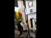 我的逼要发霉了好久没被操了风骚主播真空边开车边抠逼直播去加油问加油员约不约