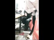 网吧色诱保安,男问:你干嘛?你是做什么的,女说:你干我就好了,问那么多干嘛!