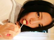 吐血推荐网络红人严佳丽超大尺度露三点激情自慰视频摸了几下屁股貌似过敏了