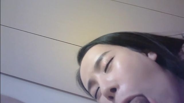 大神校长编号006样子甜美的96年极品女仆妹妹穿着丝袜高跟被干高清版