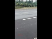 白嫩竹笋乳网红剧情演绎大冷天路边等车和司机车震