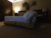 96年女神级童颜气质大学美女酒店援交土豪时被猛男各种高难度姿势狠狠爆操,干的美女腿发软躺那不动了!