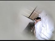 小旅馆偷拍多毛性欲强少妇和情人偷情干完一炮电话响了考虑了一会才接电话打完继续啪啪