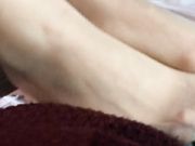 某大学学长带着性感丝袜短裙小师妹酒店啪啪,开始害羞不怎么玩,把逼逼摸出水后,隔着内裤插了进去,极品骨感美女!