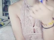 短发妈妈自慰大秀 孩子在旁边玩耍 还很小不懂事 插了好多淫水