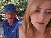 高颜值小美女午间树下发骚 精致脸蛋好身材挡不住小弟硬了，少女与大爷刺激操穴勾引啪啪爽了720P高清