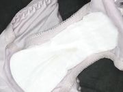 坐盗市网友投稿猥琐男趁女友外出下YAO迷倒女友闺蜜无套内射妹子下面粉嫩一摸就出水