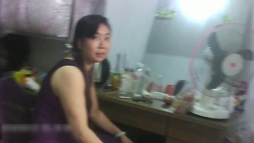 棚户区底层嫖妓小超市的货架原来暗藏玄机爽完出来继续教学搭讪站街妹对白有趣