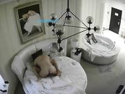 豪华浴缸房中年胖男约大学美女啪啪,有点爱不释手床上操完又到浴缸干