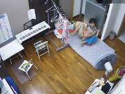家庭网络摄像头TP妹子练完琴和男友手机视频自慰给对方看