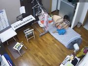 家庭网络摄像头TP妹子练完琴和男友手机视频自慰给对方看