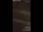 深夜尾行美女在楼梯间里性侵了她