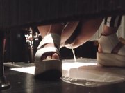 怪盗大神暗藏某商场女卫生间隔间偷拍来方便的各种妹子形态各异拍脸又拍下面发现个一线天馒头逼