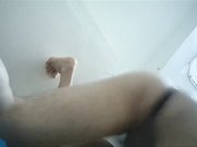 周末路边按摩店找的烈焰红唇小美女真够奇芭的怕安全套有味道居然用保鲜袋套着鸡巴吹