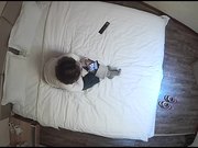 气质美少妇开好房间等情人来私会男的刚进屋就掏出一把套套上去就开操