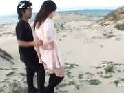 去海边郊游让小姨子脱掉内衣在海边来了一发接着去酒店继续操1