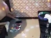 和朋友一起在KTV把被灌醉的小姐轮了