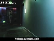 金发巨乳美女成功吞下了男友的精华