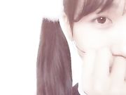 大一水灵嫩妹女仆装在镜头前抚摸她的蝴蝶粉穴