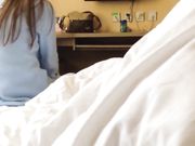 纯情蓝衣少女被我自己脱光给我舔鸡巴