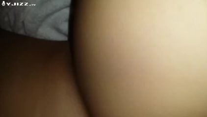 哄骗刚成年的小表妹干炮 中途不让干了喊疼 追到卫生间强行抽插