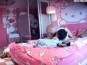 粉系可爱房白肤丰满马尾辫妹子主动出击挑逗帮解裤子自己脱内裤渴望肉棒进入操的说爽干2炮