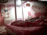 特色宾馆偷拍气质漂亮的高颜值短裤美女和新男友一起旅游玩熟后回到酒店男的就迫不及待要操她,搞了2次!