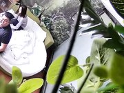 胸大貌美的气质美女酒店被又胖鸡鸡又短的胖男刚操一会就干不动了,美女有点不高兴了叉开双腿还要他接着干!