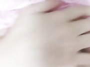 初音，少女心又名漫漫系列五，年龄不大却很骚，奶子不大很会撩，激情自慰大秀淫语把逼搞的可疼了