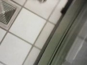 坐盗市最新流出GN牛人潜入公共场所偷拍精选近距离尿尿