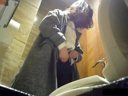 坐盗市最新流出GN牛人潜入公共场所偷拍精选近距离尿尿