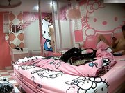 美容院气质美女老板狼假期约小鲜肉情人一起外地旅游刚进房间就如狼似虎的要啪啪,高颜值风骚美女.国语!