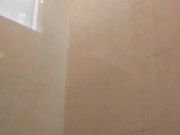 商场厕拍系列 妹子的小内内还挺萌的