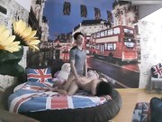 特色酒店伦敦主题房TP大屁股丰满女友貌似很饥渴没有得到满足要自摸