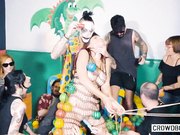 (CrowdBondage) Balls Dep 一伙在海洋球里群交的变态男女