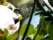 清新自然房不太持久的小伙提前开好房等待苗条年轻长发妹子来打炮听对白貌似是援交妹操完穿衣服就走