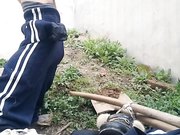 剧情演绎乡村网红苗条美女被村里恶霸俘虏强行啪啪抱着头嘴当逼洞插扶着铁锹各种高难度姿势干呻吟好听貌似内射