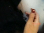 御姐搭上顺风车被老司机下药到矿泉水里 边走边摸拉到偏僻的地方 穿黑丝竟然不穿内裤 肥美BB露出无套内射