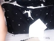 手机直播福利之头牌柳诗诗，露脸美少妇开档黑丝情趣内衣，道具抽插浪叫表情骚浪，白浆流出